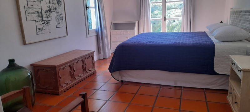 Disfrute del bosque a sólo dos cuadras de la calle principal, Casa en alquiler sobre La Barra.